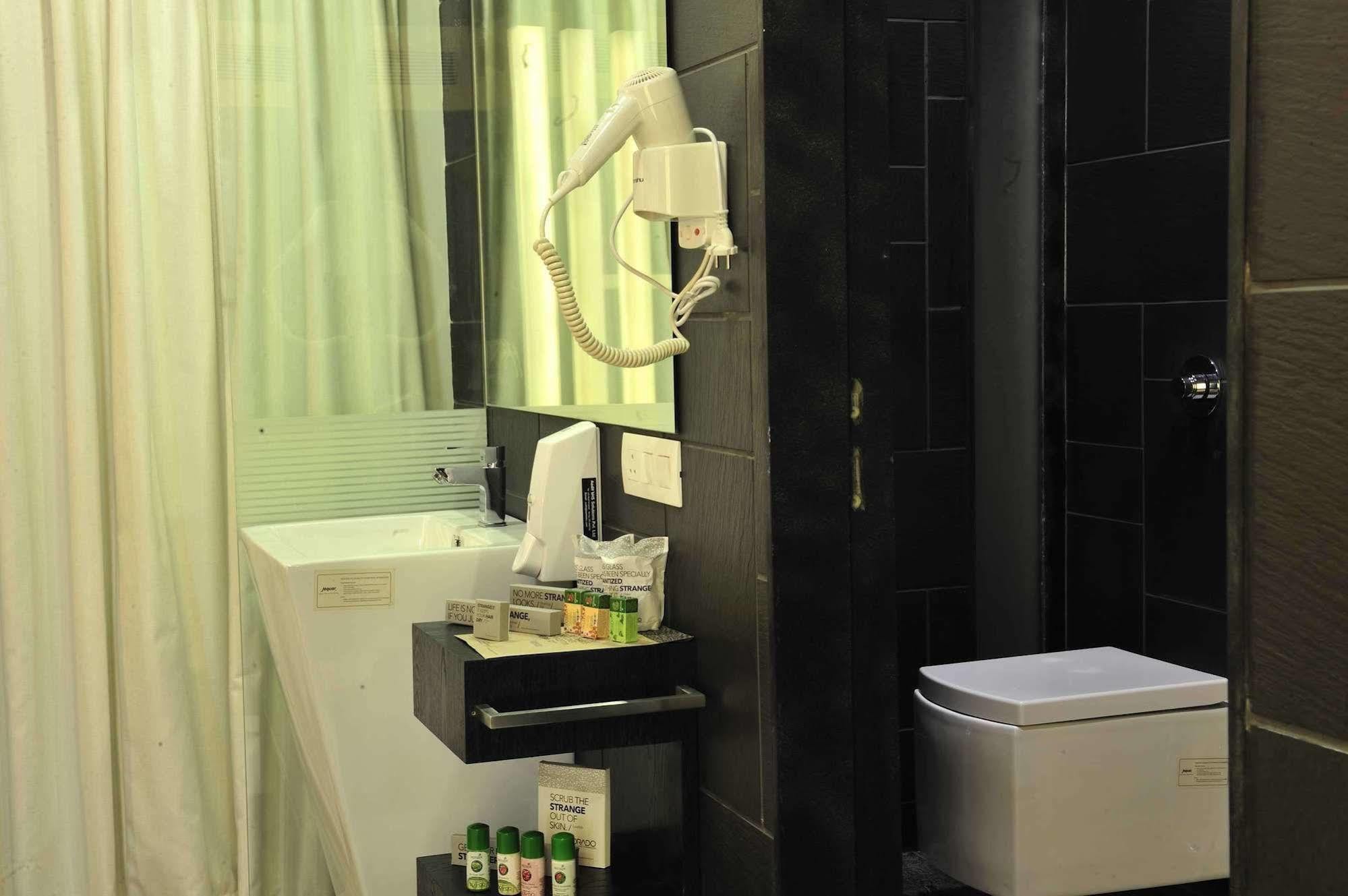 Hotel El Dorado Ahmedabad Eksteriør billede